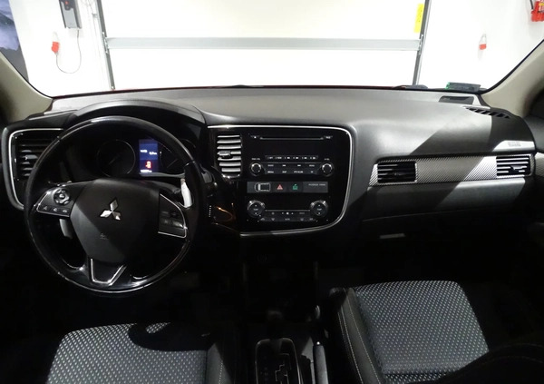 Mitsubishi Outlander cena 69900 przebieg: 142362, rok produkcji 2016 z Woźniki małe 106